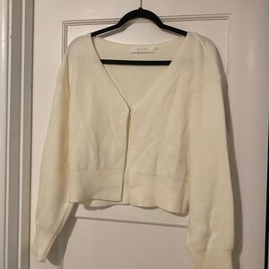 ASTR Women's Cream Sweater NWOT in Size Large